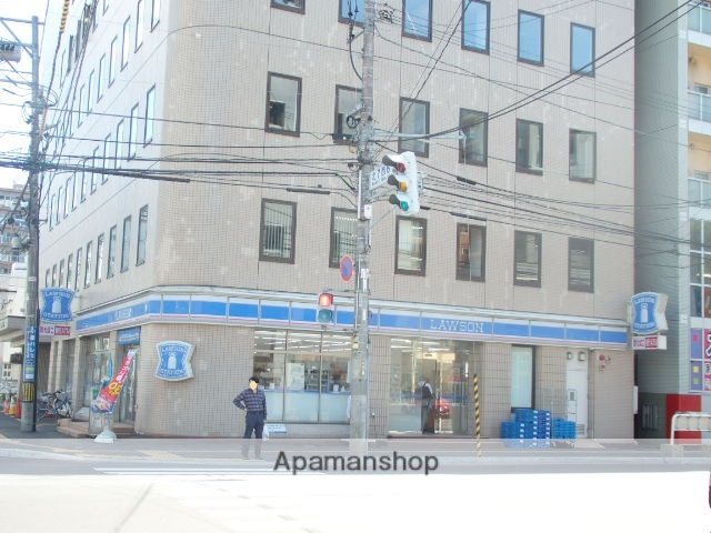 コンビニ　ローソン（コンビニ）まで107m