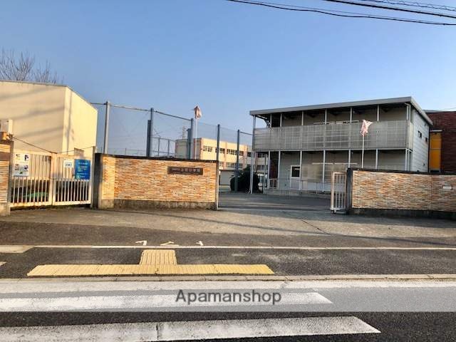 小学校　阪南市立小学校上荘小学校（小学校）まで689m