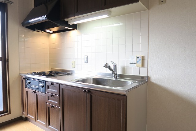 キッチン　壁付けキッチンでスペースを最大限有効活用できます！