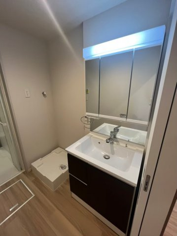 洗面設備　三面鏡付洗面化粧台です！