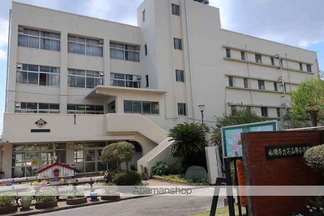 小学校　船橋市立芝山東小学校（小学校）まで422m