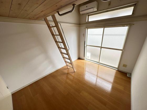 居室・リビング　※別部屋の写真です