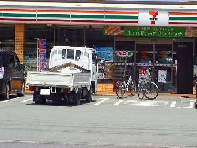 コンビニ　セブンイレブン（コンビニ）まで770m