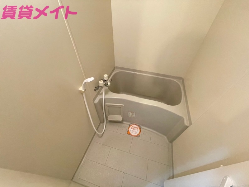 バス・シャワールーム　別部屋反転参考写真です。