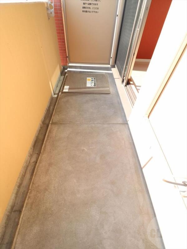 バルコニー　明るいバルコニー