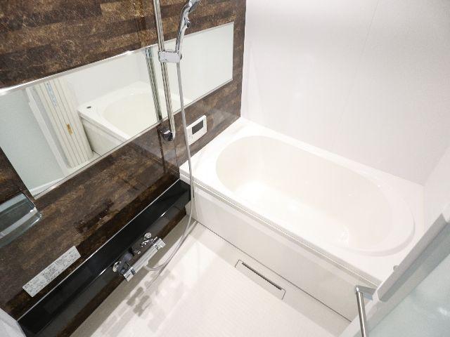 バス・シャワールーム　コンパクトで使いやすいお風呂です