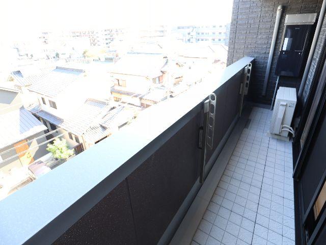 バルコニー　バルコニーからの眺めを楽しみながら食事をしませんか