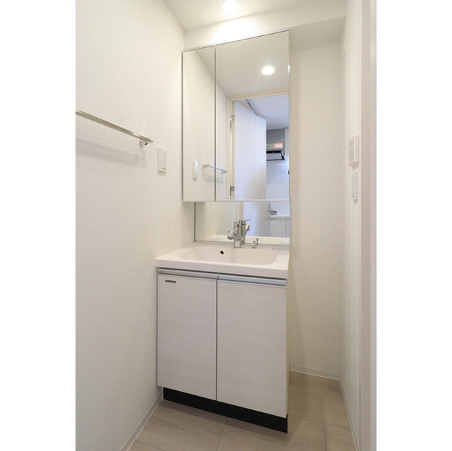 洗面設備　スペースが確保できる洗面所です