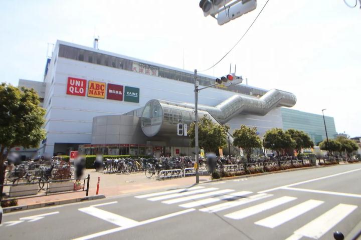 スーパー　リヴィンオズ大泉店（スーパー）まで306m