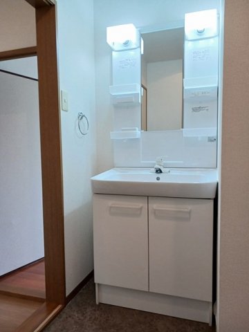 洗面設備　スペースが確保できる洗面所です