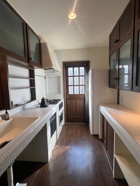 キッチン　タイルカウンターの造作キッチン