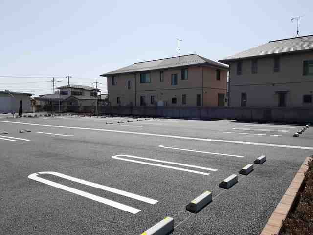 駐車場　駐車場に車を止められます