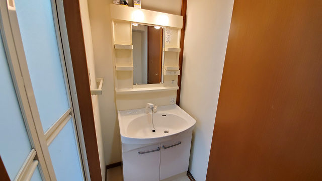 洗面設備　他室写真（ほぼ同型の部屋の写真です。）