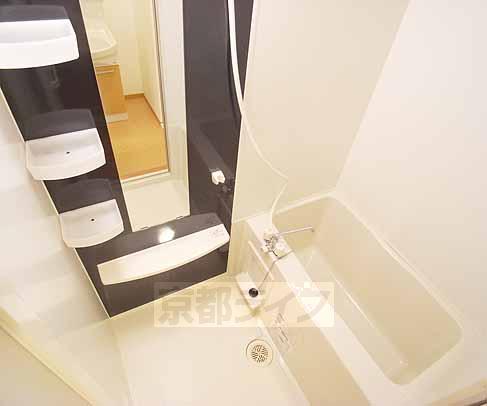 バス・シャワールーム　鏡も付いてます