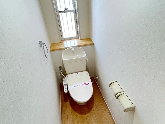 トイレ　温水洗浄便座完備のトイレ♪