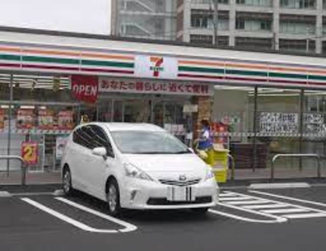コンビニ　セブンイレブン摂南大学前店（コンビニ）まで815m