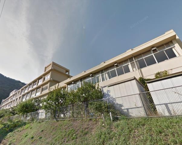 中学校　向丘中学校（中学校）まで687m