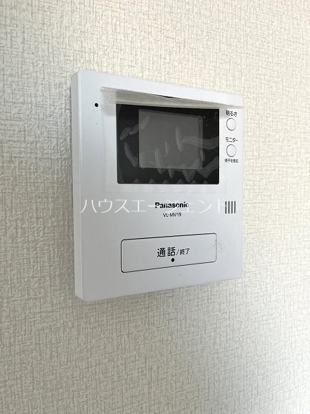 セキュリティ　モニター付きインターホンついてます