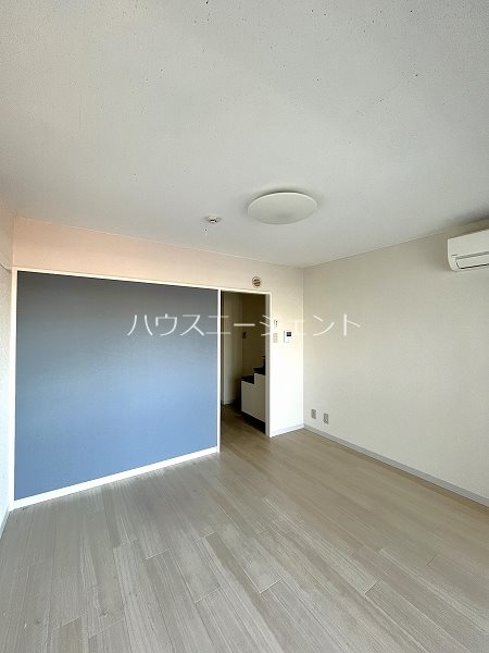 居室・リビング　バス・トイレ別にリノベーションしたので、室内もとても綺麗です