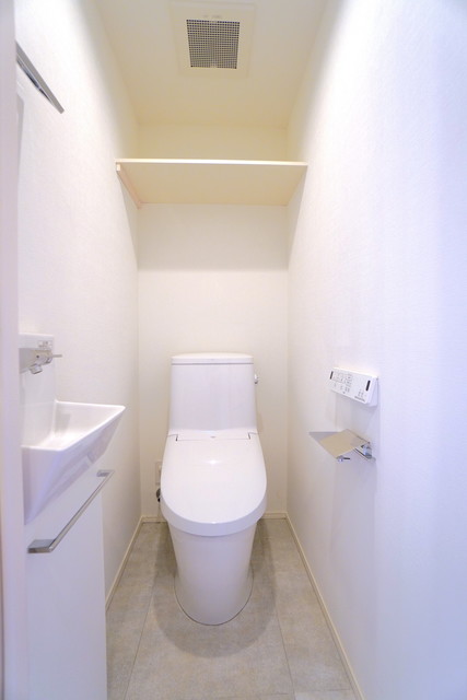 トイレ　※写真は同タイプ住戸です。