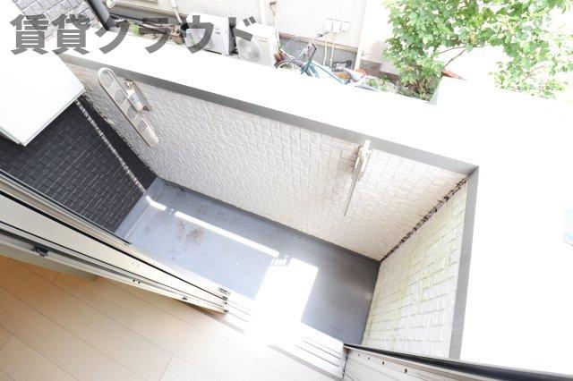 バルコニー　バルコニー付きの洋室です！