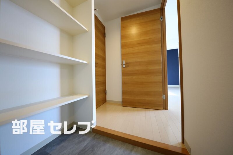 玄関　６０１号室写真