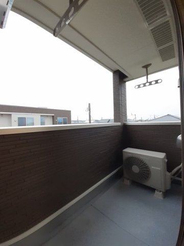バルコニー　開放的で明るい空間を演出してくれるバルコニーです
