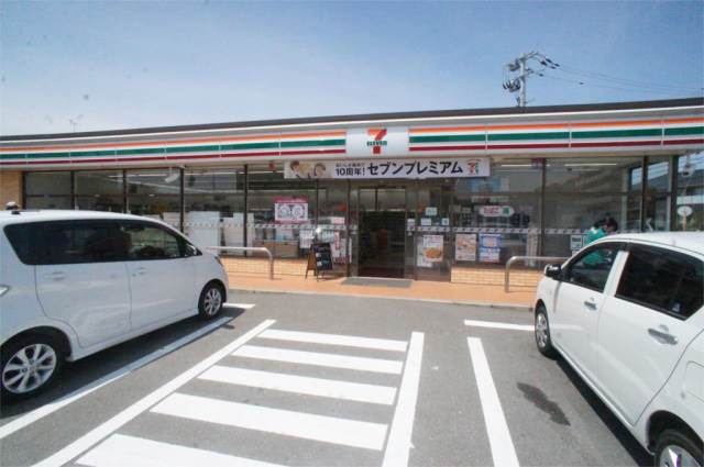 コンビニ　セブンイレブン（コンビニ）まで440m
