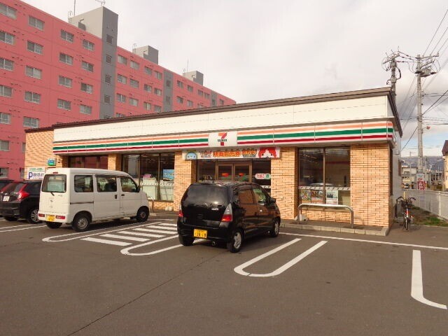 コンビニ　セブンイレブン函館中道2丁目店（コンビニ）まで74m