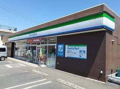コンビニ　ファミリーマート（コンビニ）まで450m