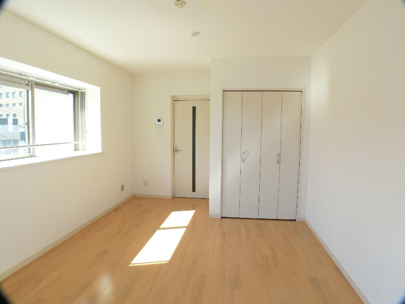 居室・リビング　洋室7.4帖　南東角部屋