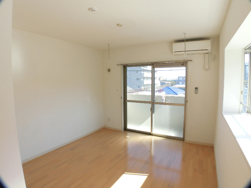 居室・リビング　洋室7.4帖　日当たり良好　インターネット接続無料