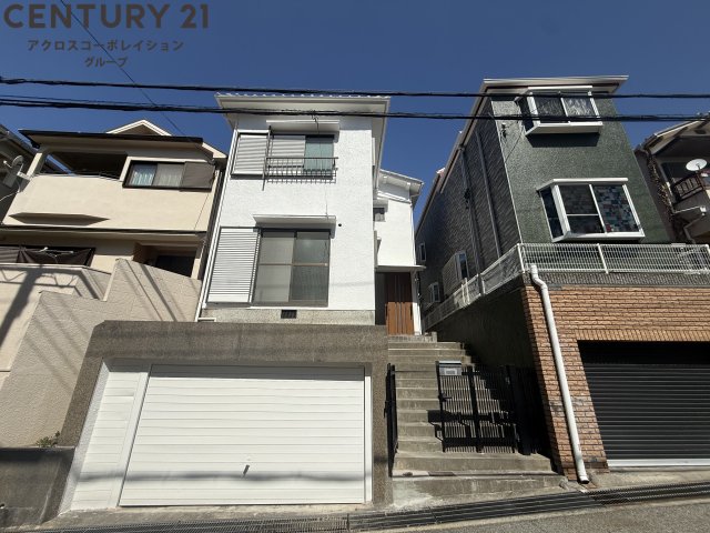 建物外観　ガレージがあります