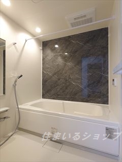 バス・シャワールーム　追い焚き・浴室暖房乾燥機あり