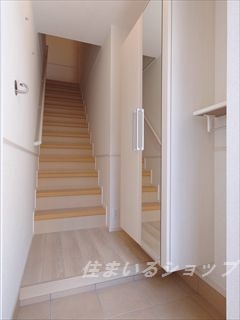 玄関　ミラー付き大型シューズボックス