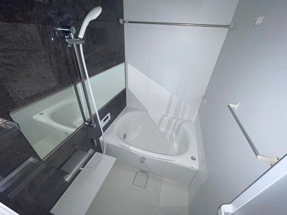 バス・シャワールーム　※別部屋の写真です