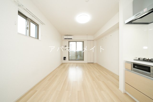 居室・リビング　こちらの居間で趣味の時間をお楽しみください