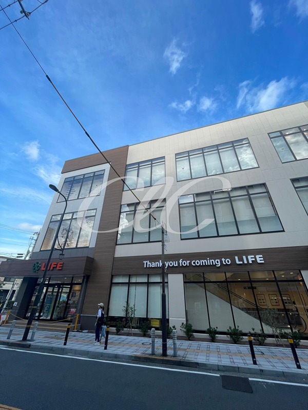 スーパー　ライフ 梅島駅前店（スーパー）まで273m