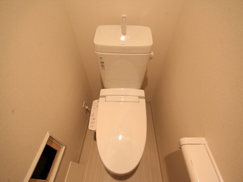 トイレ　温水洗浄暖房便座付トイレ　イメージ写真