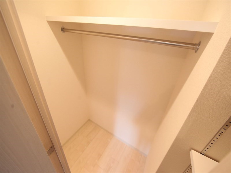 収納　ウォークインクローゼット　イメージ写真