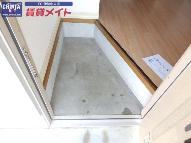 玄関　同型反転タイプのお写真です。