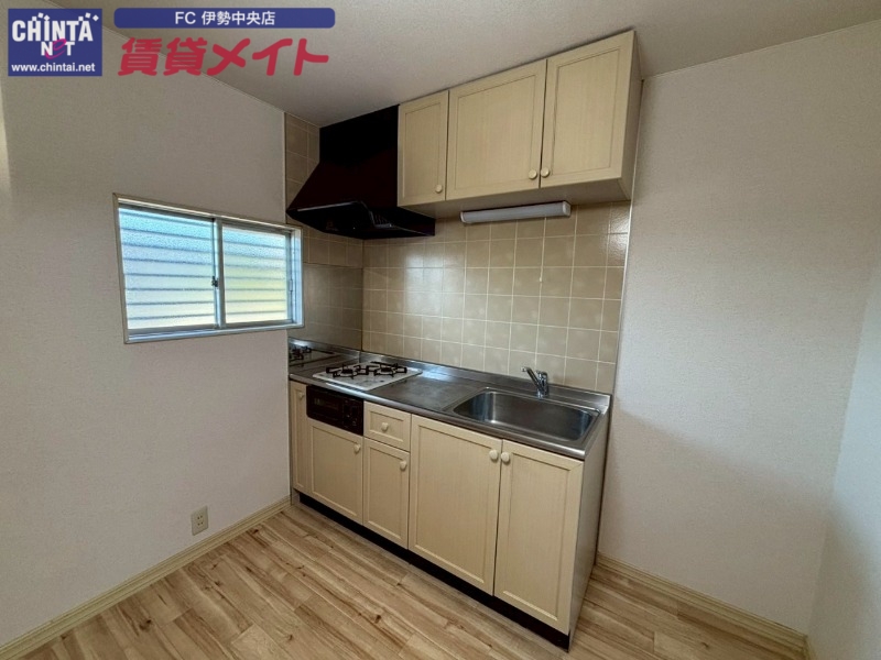 キッチン　同型反転タイプのお写真です。