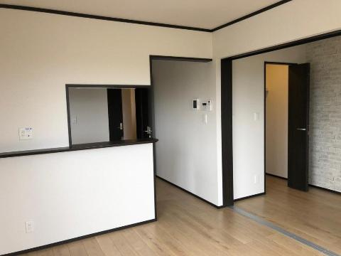 居室・リビング　室内