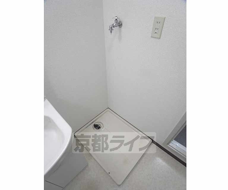 その他設備　脱衣所に洗濯機が置けます。