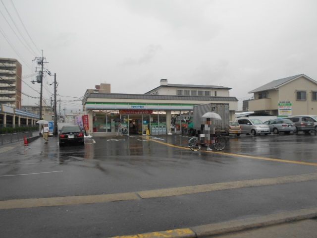 コンビニ　ファミリーマート天神川高辻店（コンビニ）まで680m