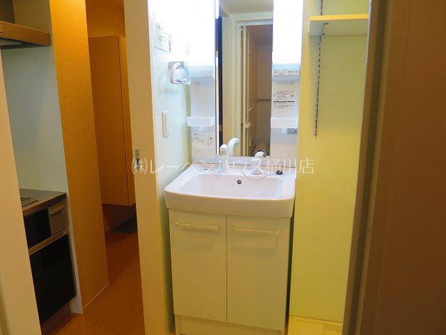 洗面設備　シャワーヘッド付き