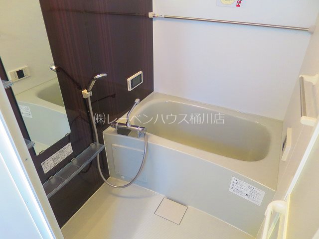 バス・シャワールーム　追い炊き機能、TV付き