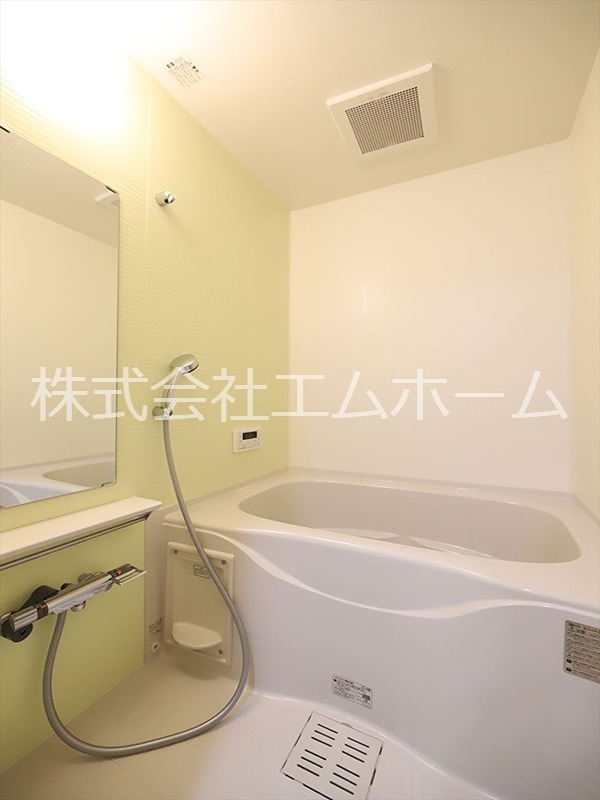 バス・シャワールーム　オートバス　追い焚き機能付お風呂