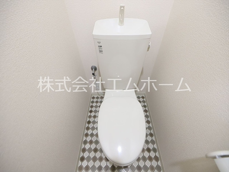 トイレ　トイレ　棚付き