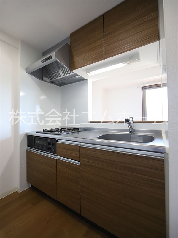 キッチン　システムキッチン（ガスコンロ3口グリル付）